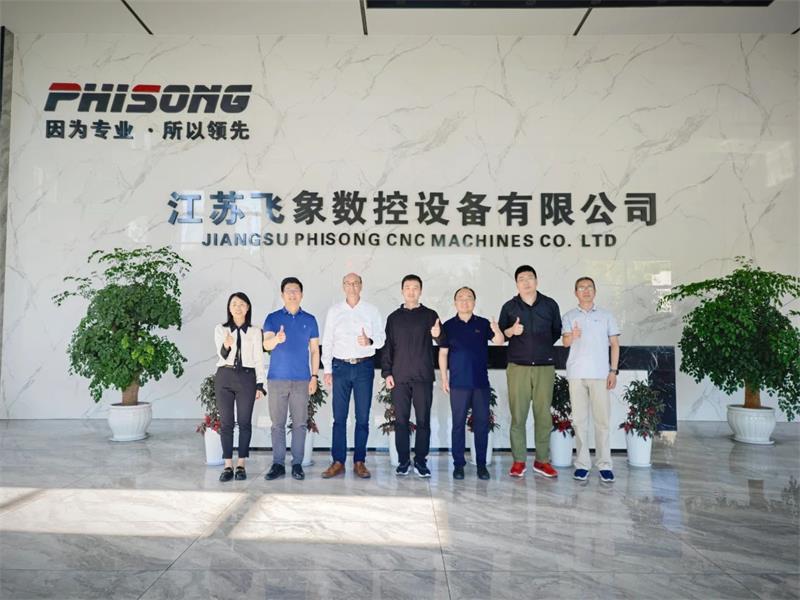 德國(guó)精工團(tuán)隊(duì)親臨，共鑒飛象數(shù)控制造實(shí)力與卓越品質(zhì)！